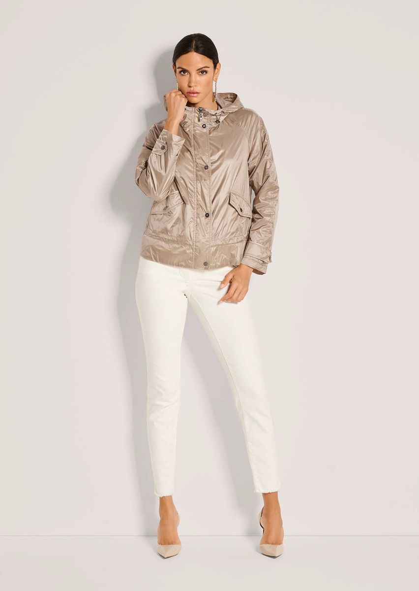 Funktionale Kapuzenjacke mit Schimmer