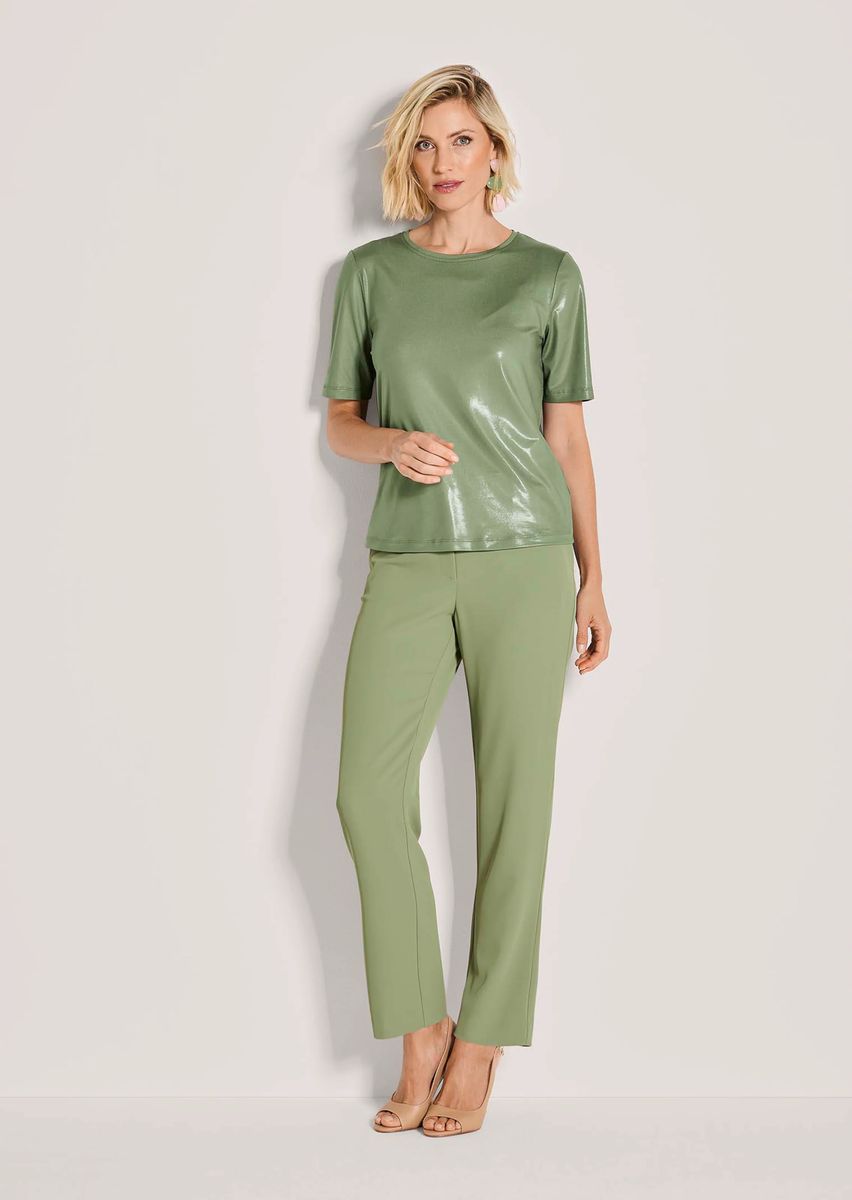 Glänzendes Stretch-Shirt mit Rundhalsausschnitt