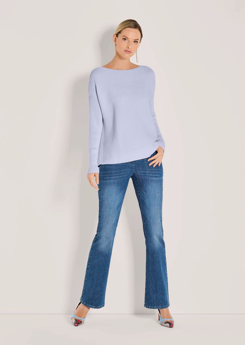 Quergerippter Pullover mit U-Boot-Ausschnitt