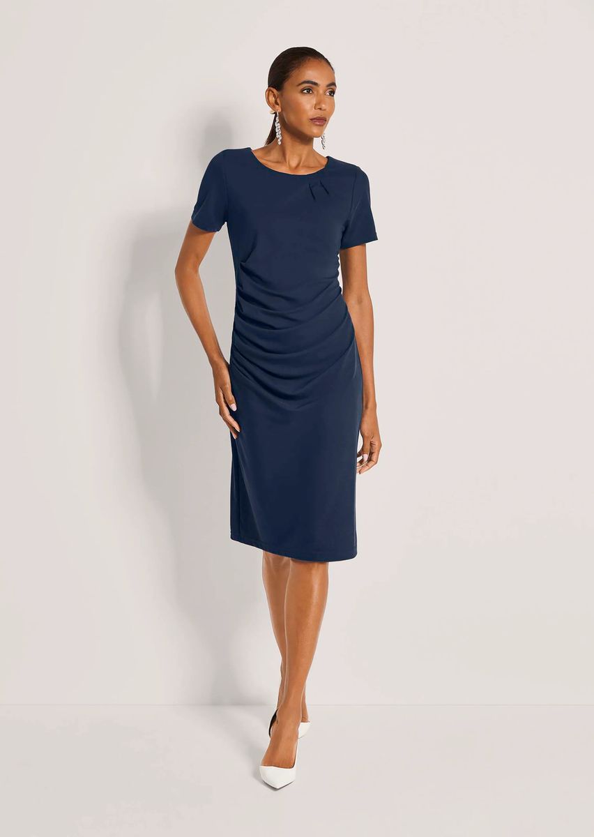 Elegantes Jerseykleid mit seitlicher Raffung