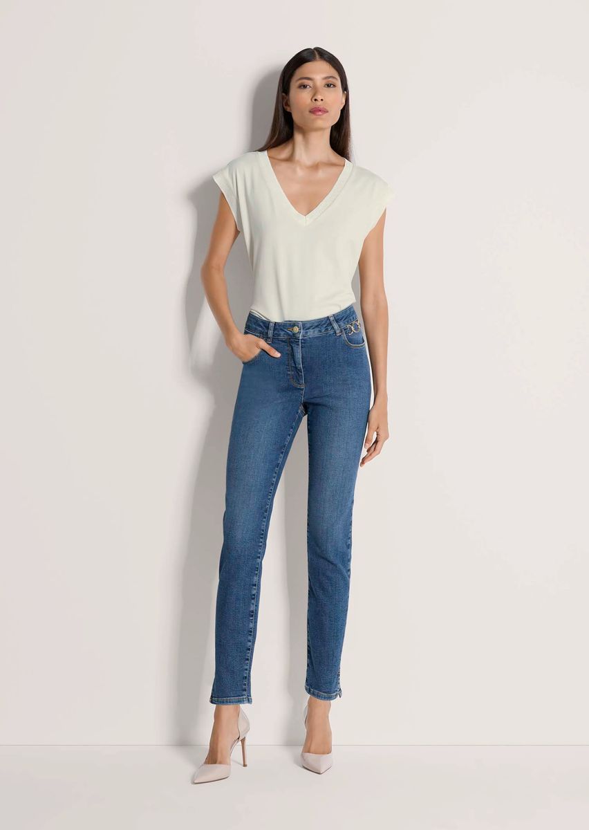 Slim-Fit-Denim mit Kettendetail