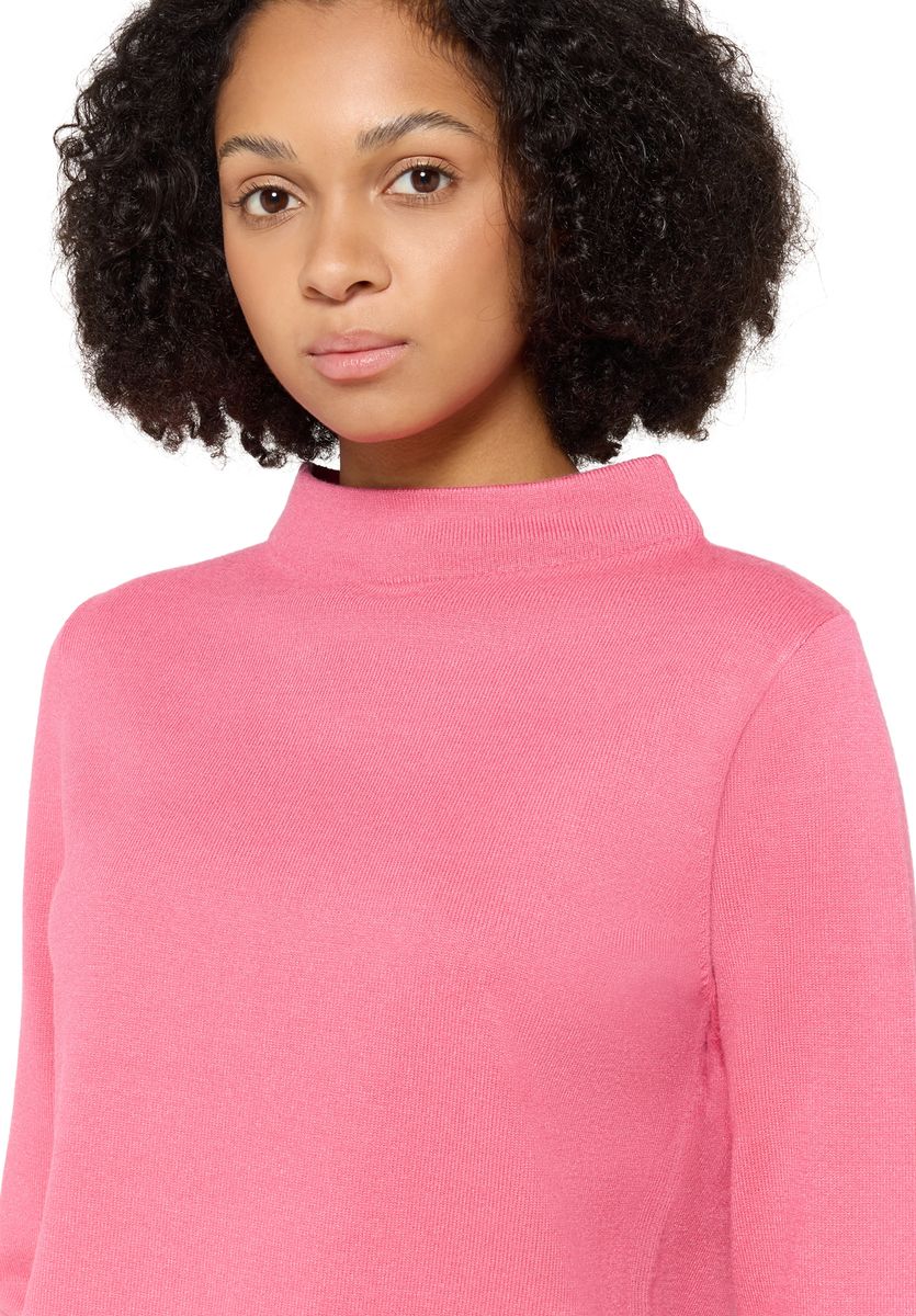 Rosa Strickpullover mit Stehkragen