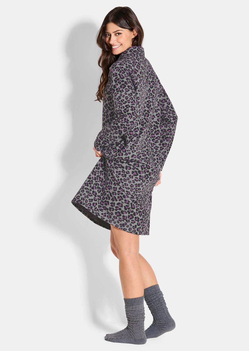 Rollkragen-Hauskleid mit Leopardenmuster