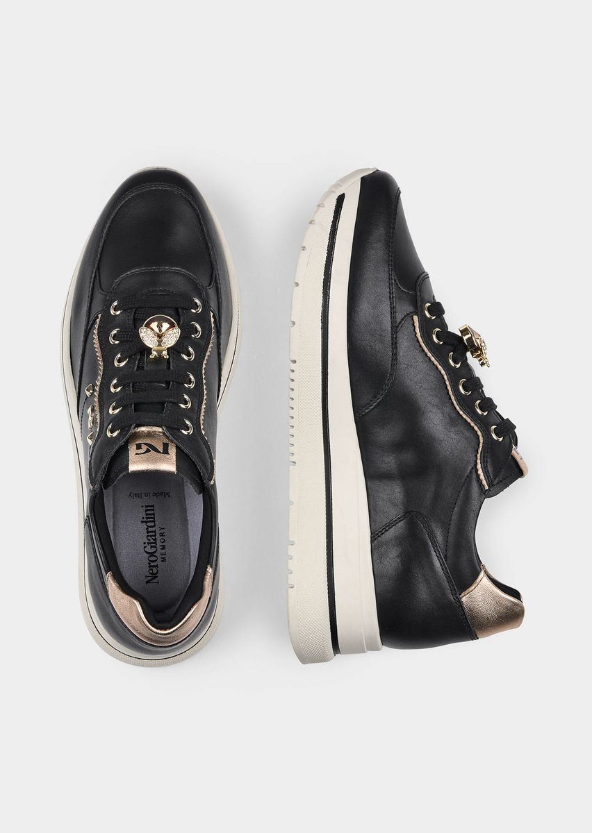 Eleganter Plateau-Sneaker mit Schmuckelementen