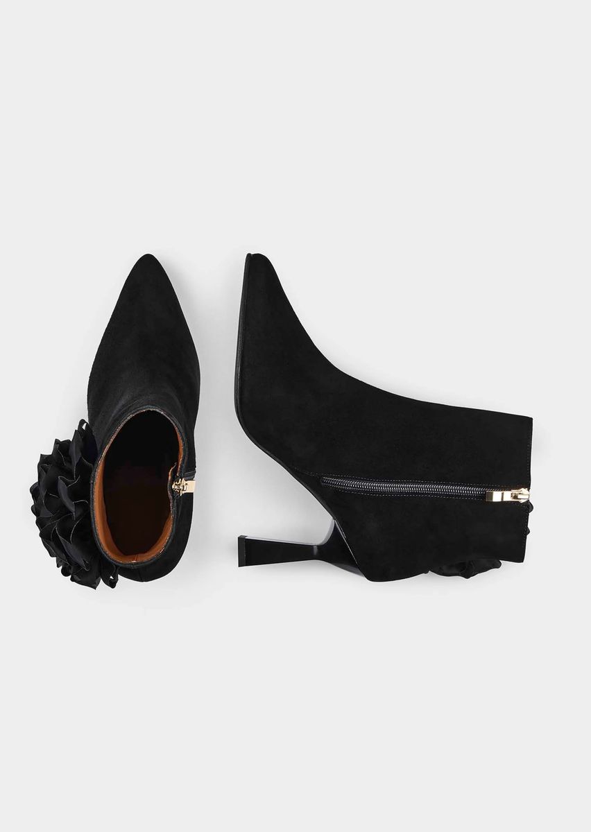 Stiefelette mit Statement-Blüten-Applikation