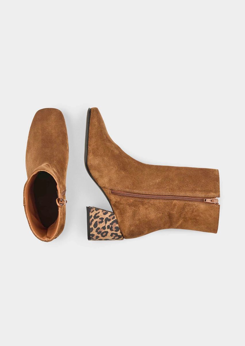 Wildleder-Stiefeletten mit Leo-Blockabsatz