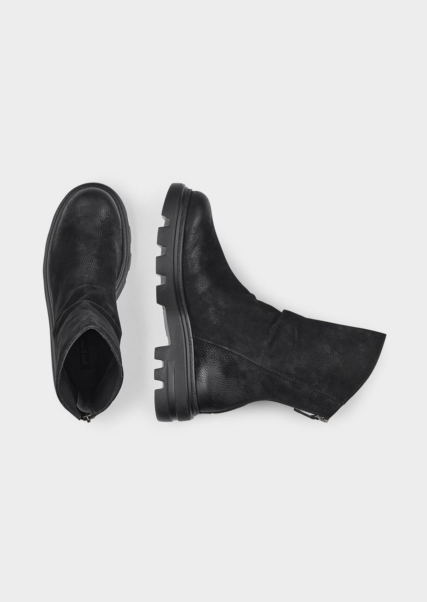 Markante Lederstiefeletten mit Plateausohle