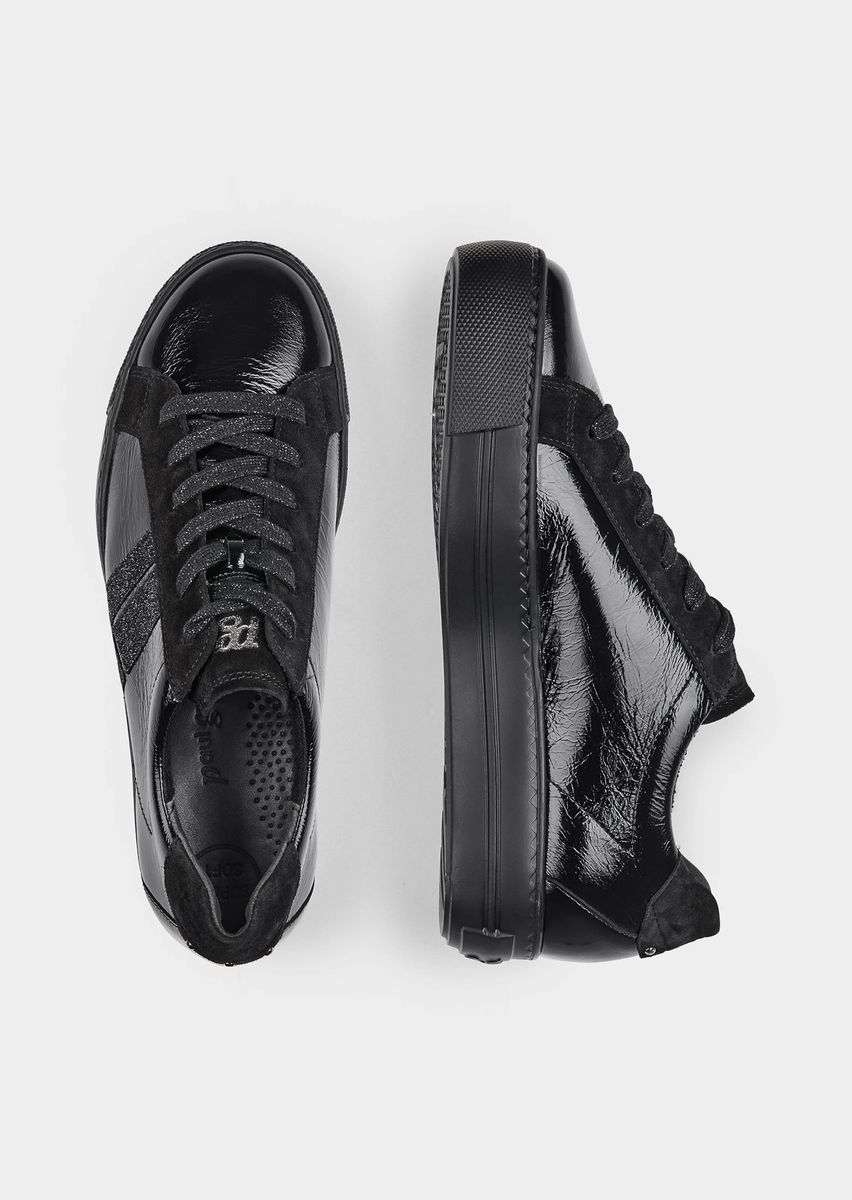 Plateau-Sneaker aus Materialmix