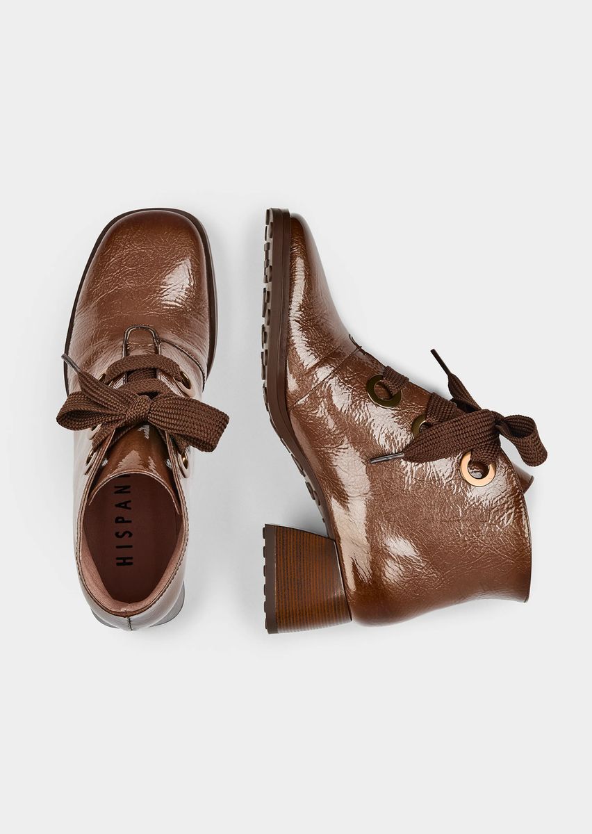 Lack-Stiefeletten mit Bandschnürung