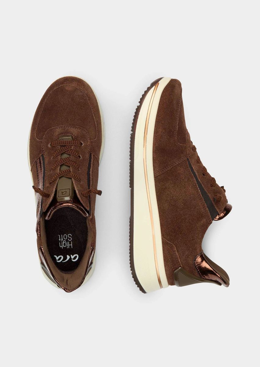Elegante Plateausneaker aus Veloursleder
