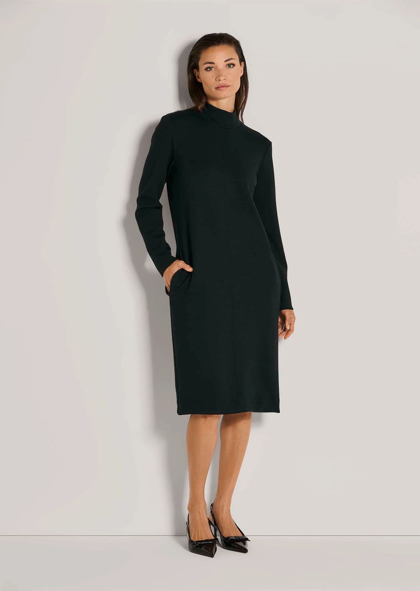 Minimalistisches Stehkragenkleid in H-Linie