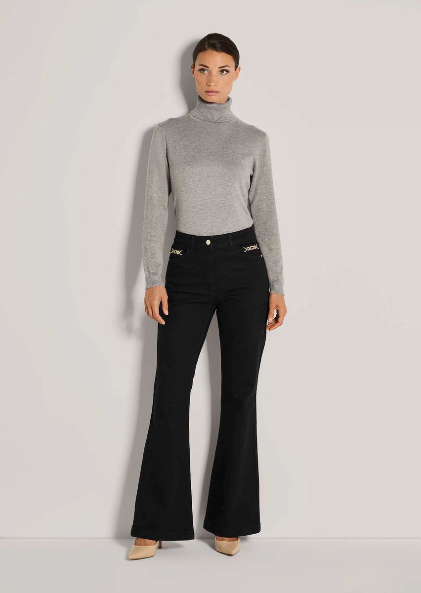 Bootcut-Jeans mit Ketten-Details