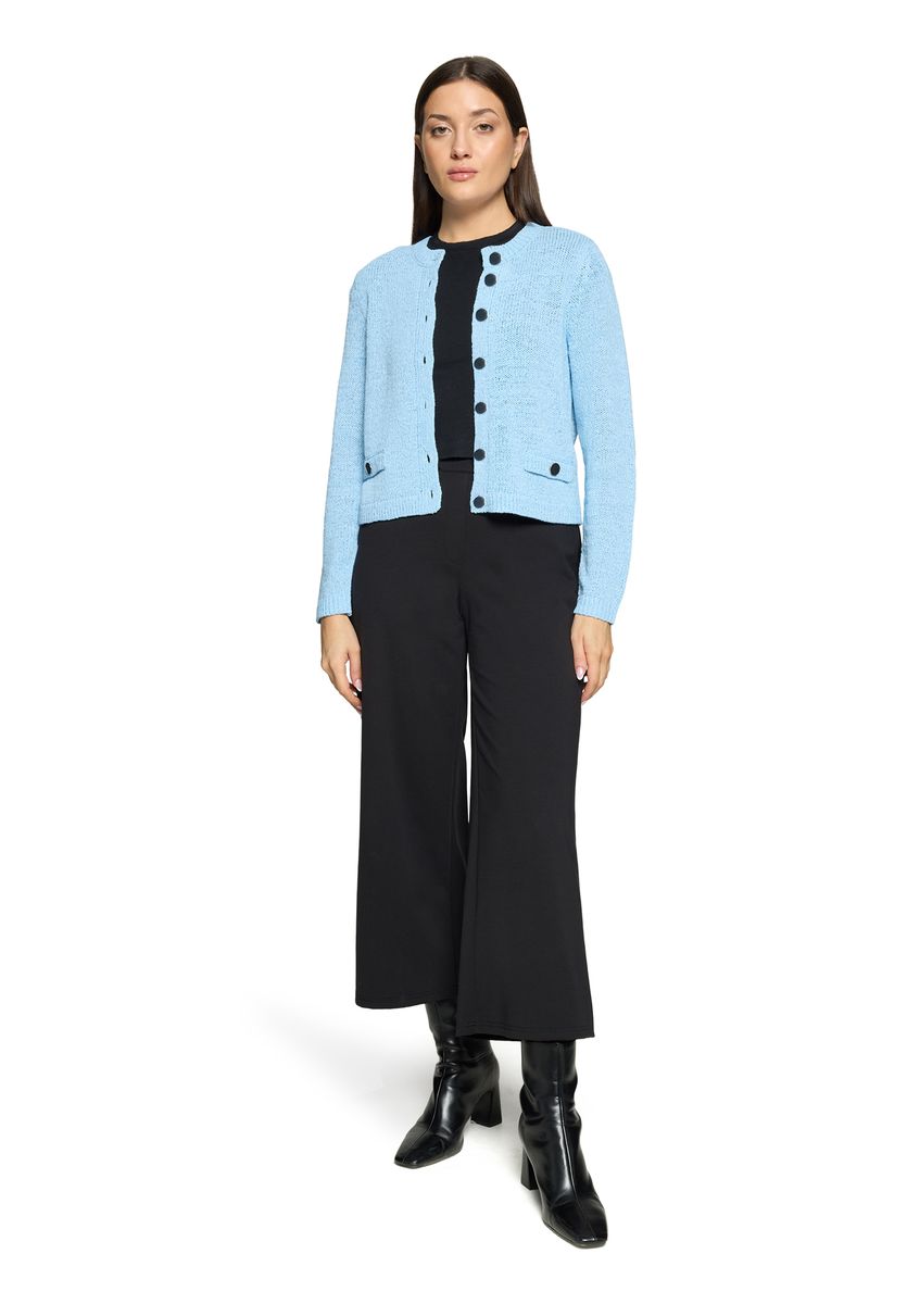 Klassische Strickjacke mit Taschen