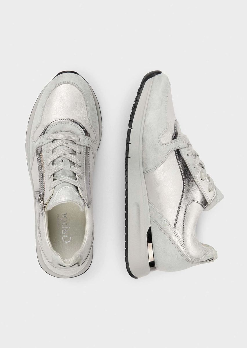 Leder-Sneaker mit Metallakzenten