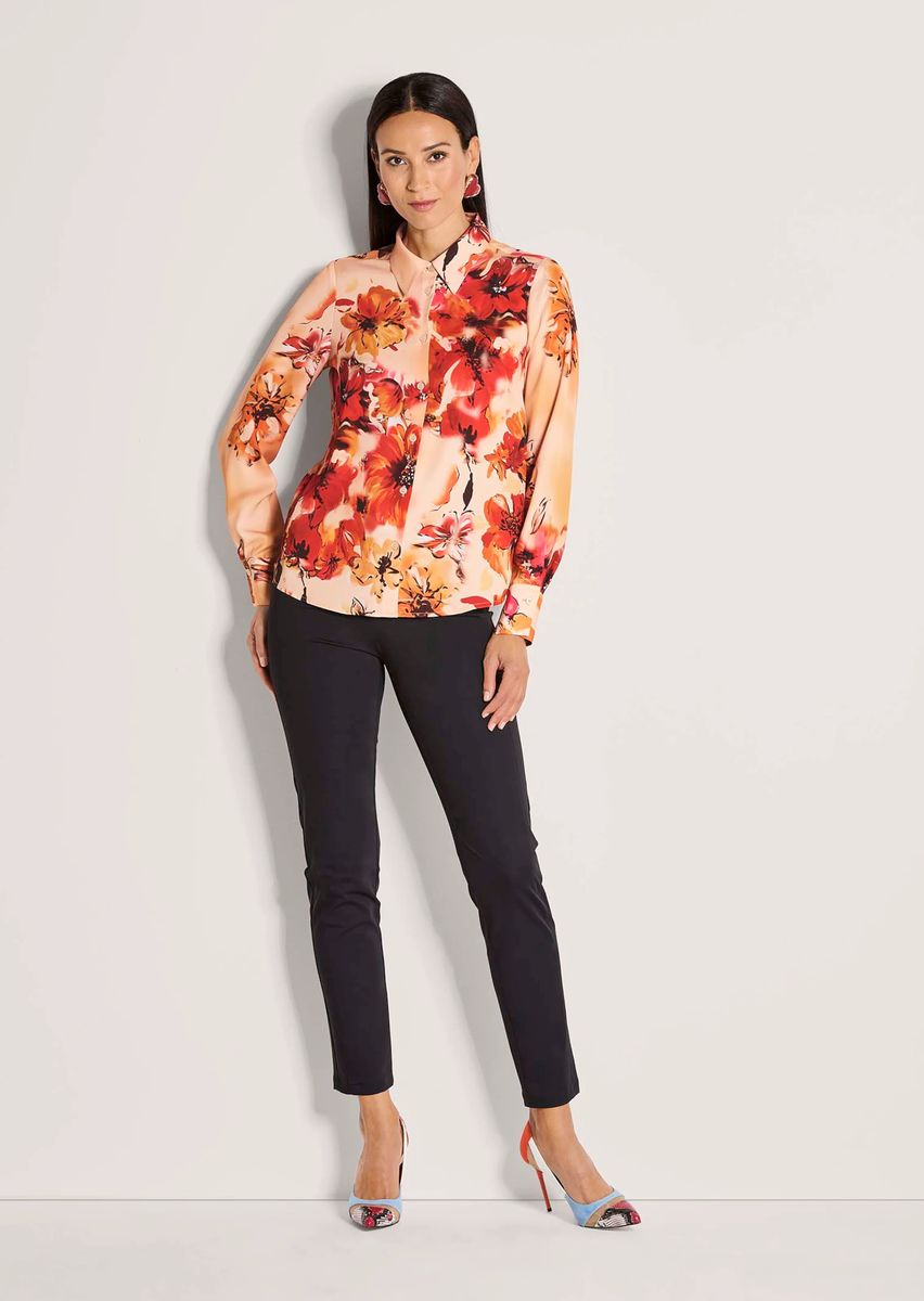 Viskosebluse mit lebhaftem Blumenmuster
