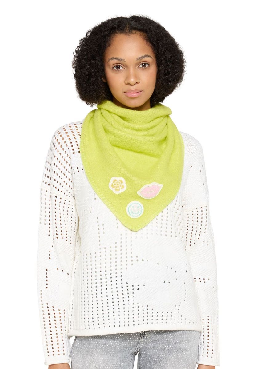 Neongelber Strickschal mit Aufnähern