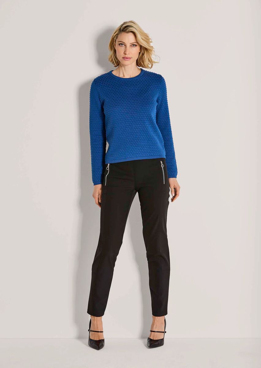 Kastiger Pullover mit Noppenstruktur