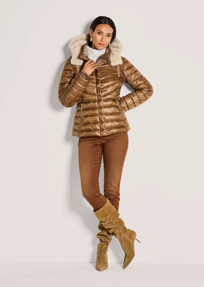 Schimmernde Steppjacke mit Webpelz-Kapuze