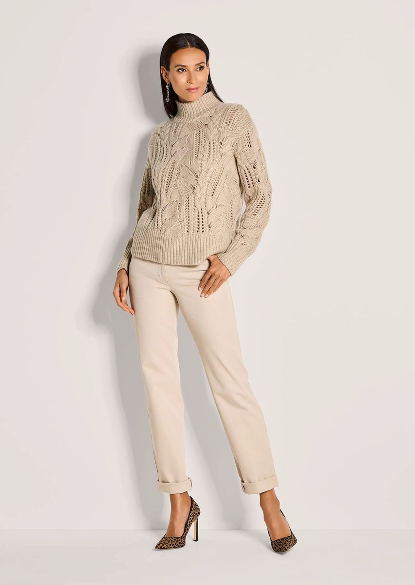Strickpullover mit Zopf- und Ajourmuster
