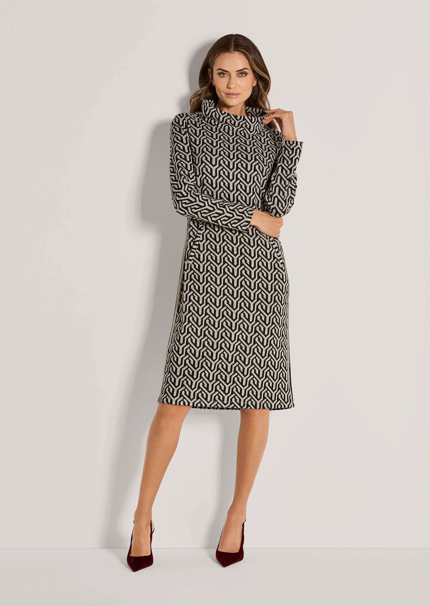 Rollkragenkleid mit geometrischem Jacquard