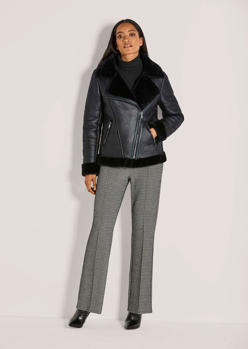 Taillierte Bikerjacke mit Webpelz