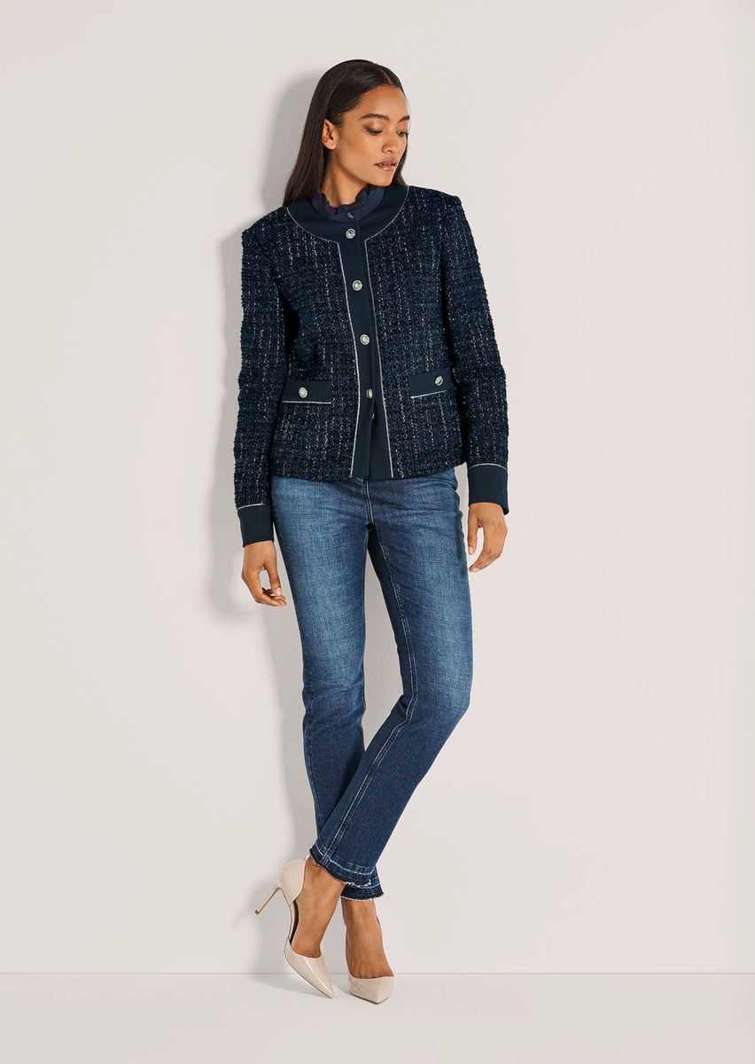 Kurze kragenlose Tweed-Jacke