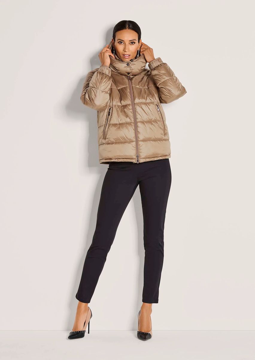 Steppjacke mit abnehmbarer Kapuze