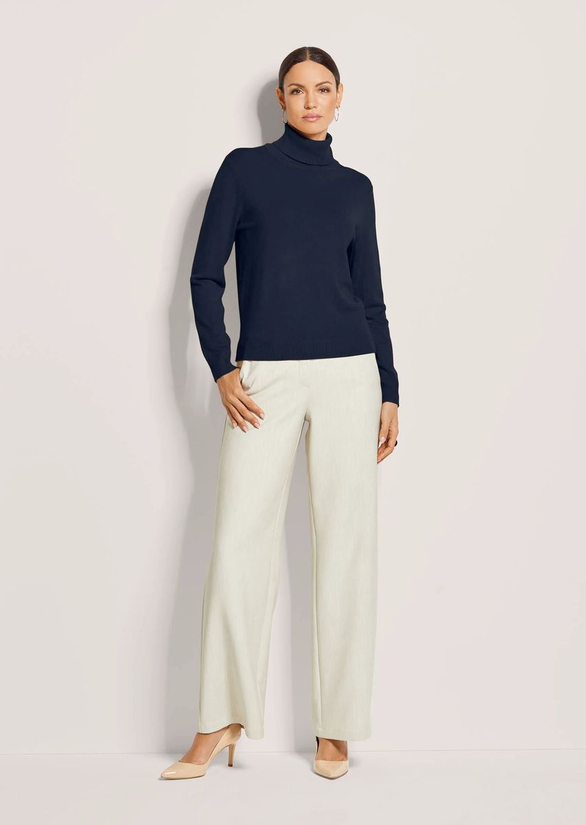 Figurbetonter Rollkragenpullover aus Feinstrick