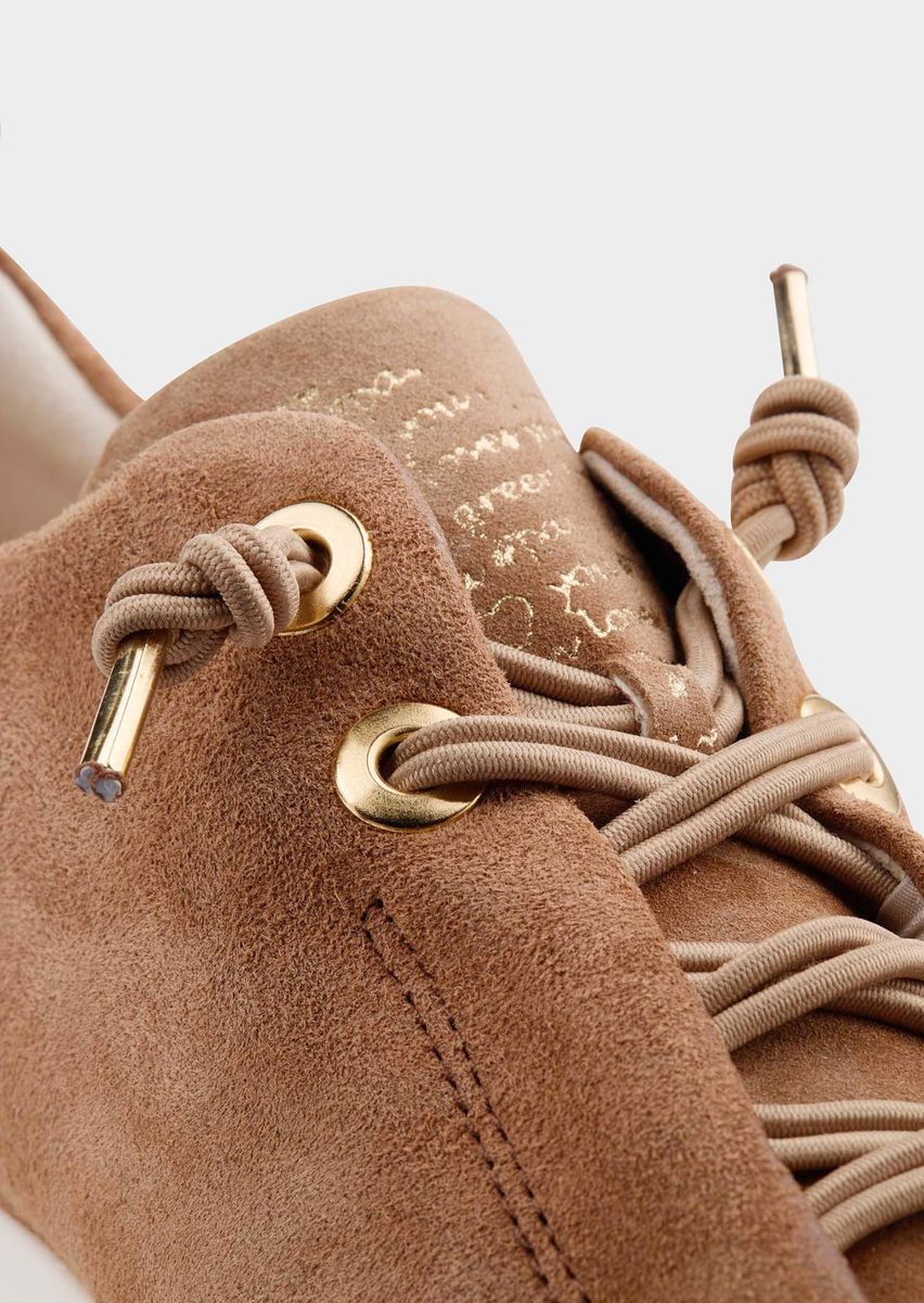 Wildleder-Sneaker mit elastischen Schnürsenkeln