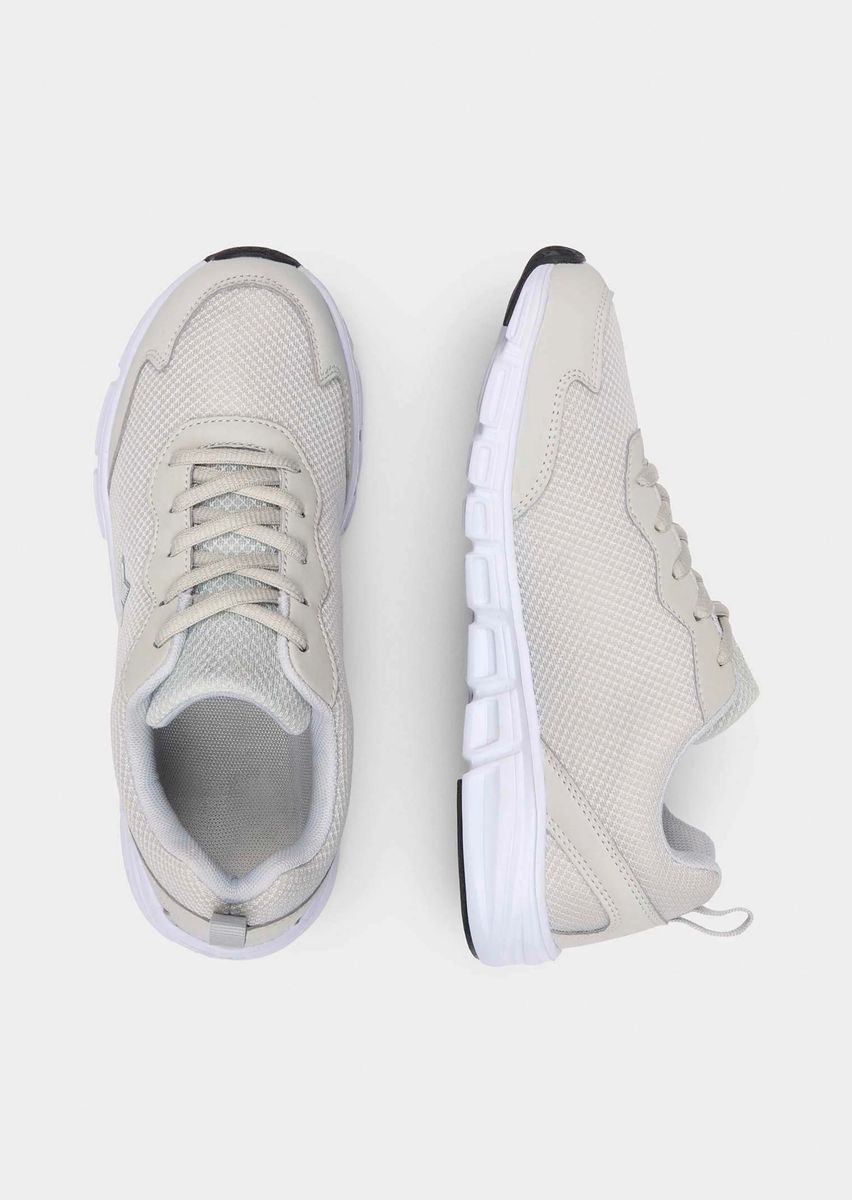 Atmungsaktive Mesh-Sneaker mit Schnürung