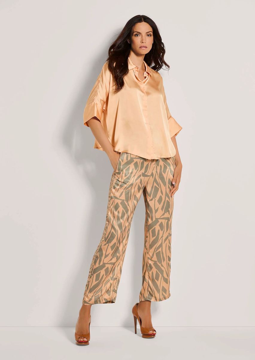Satin-Bluse im Kimono-Look mit weiten Ärmeln