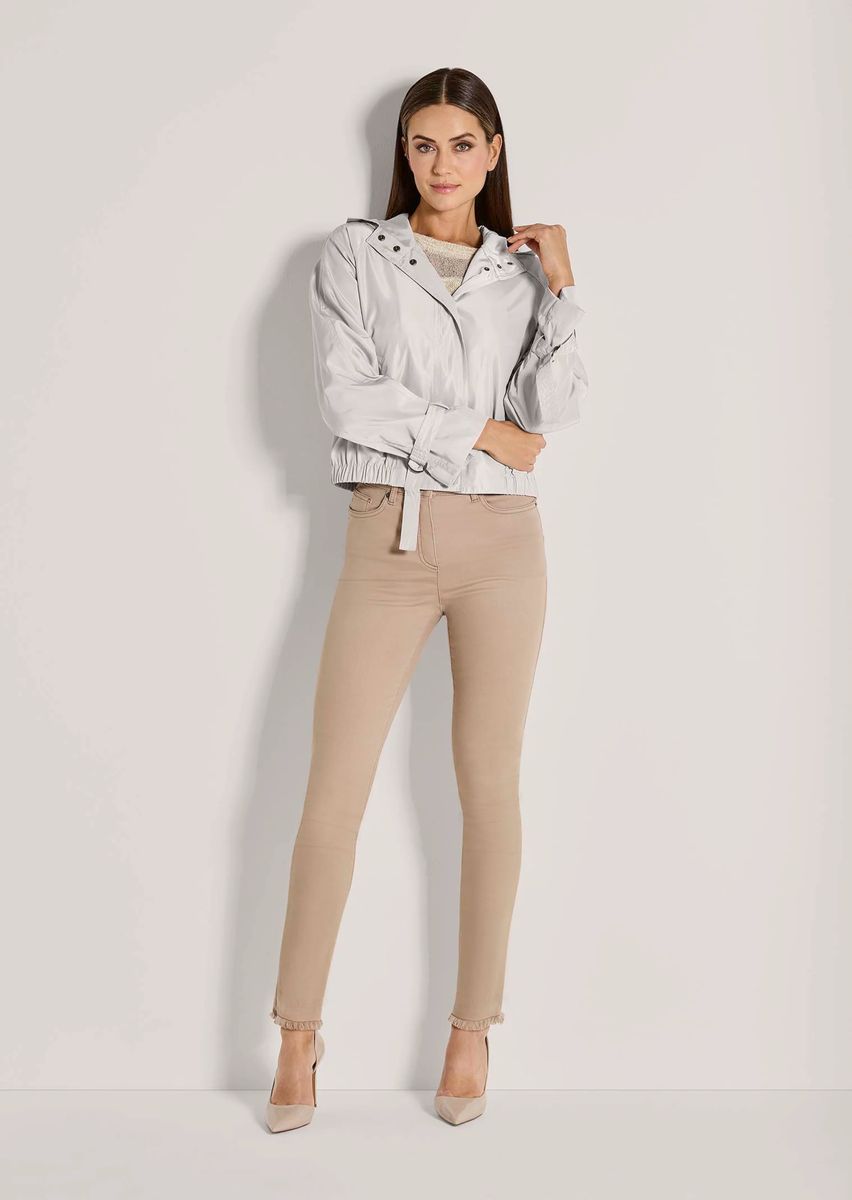 Sportliche Kurzjacke mit Kapuze