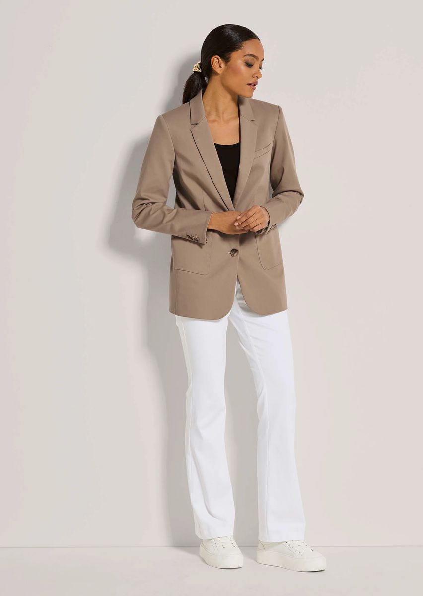 Taillierter Blazer mit aufgesetzten Taschen