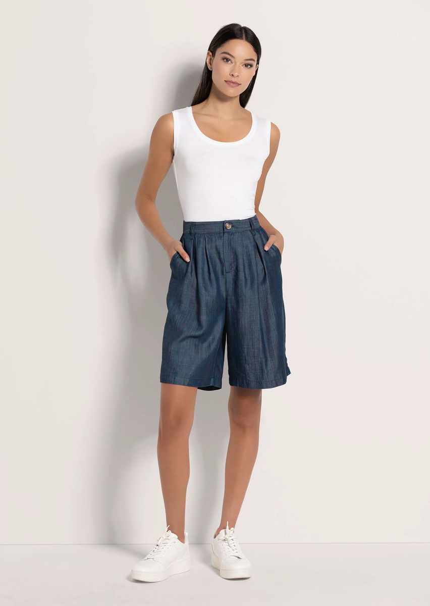 Fließende Bermuda-Shorts mit Bundfalten