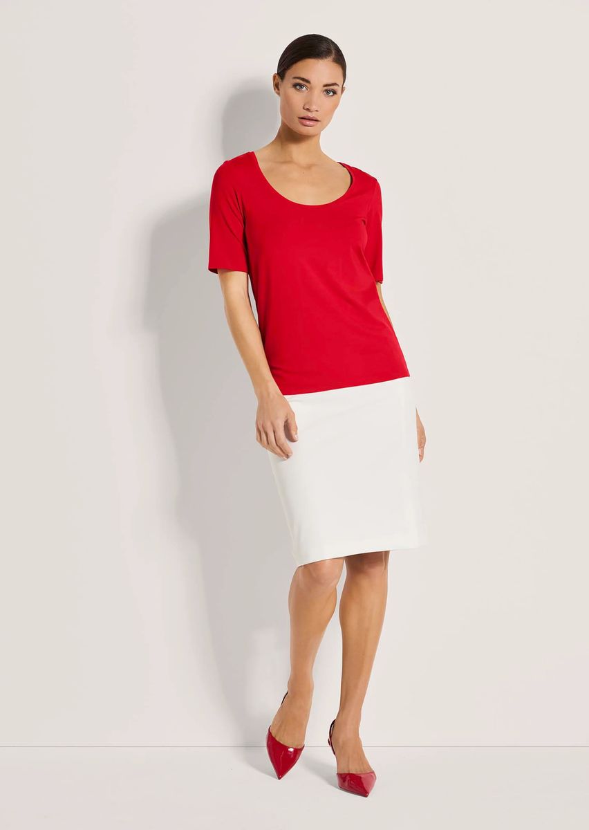 Rotes Basic-Shirt mit Rundhalsausschnitt