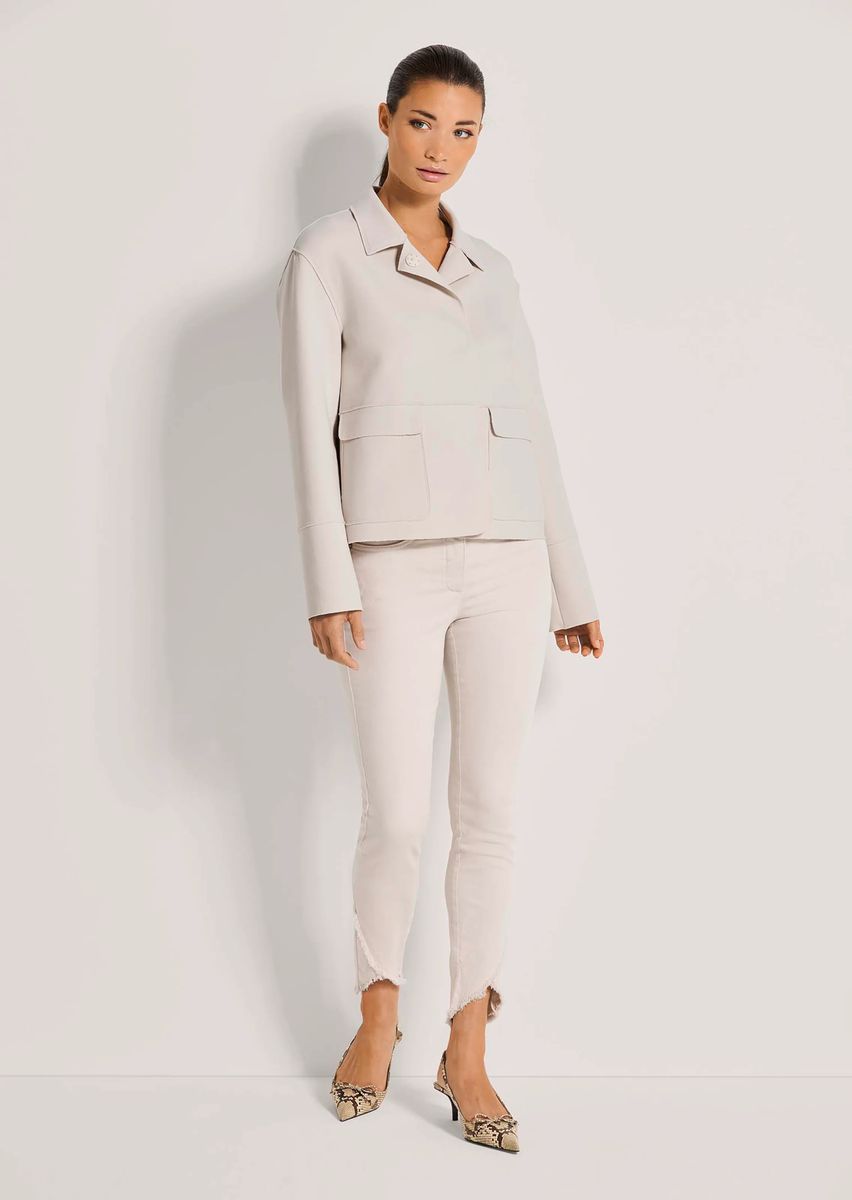 Moderner kurzer Boxy-Blazer