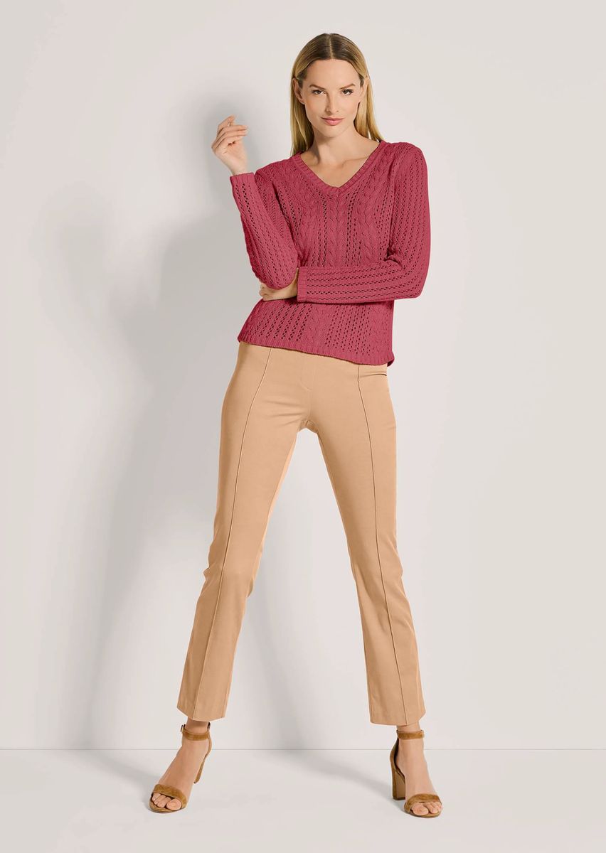 Femininer Zopfpullover mit Ajour-Details