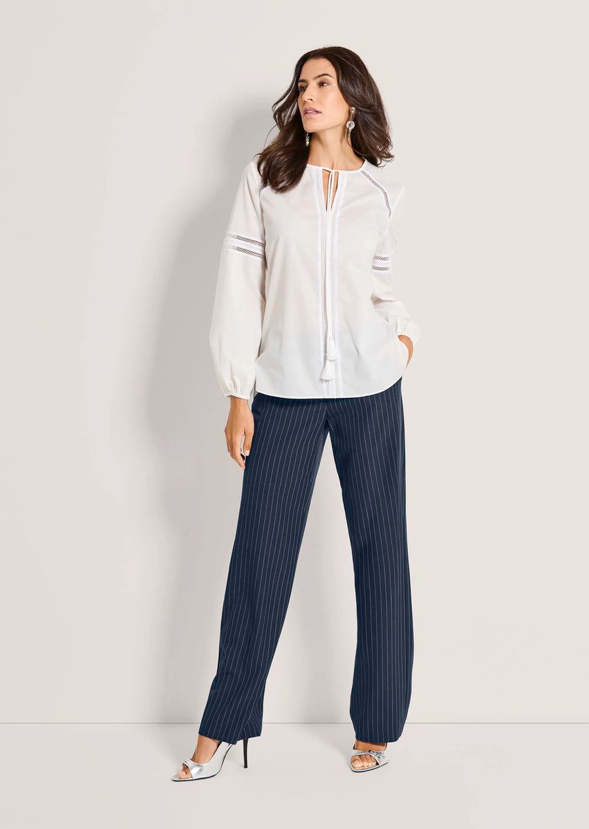Baumwollbluse mit feinen Spitze-Einsätzen