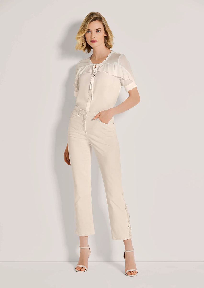 Ausgestellte Cropped-Jeans mit Spitze