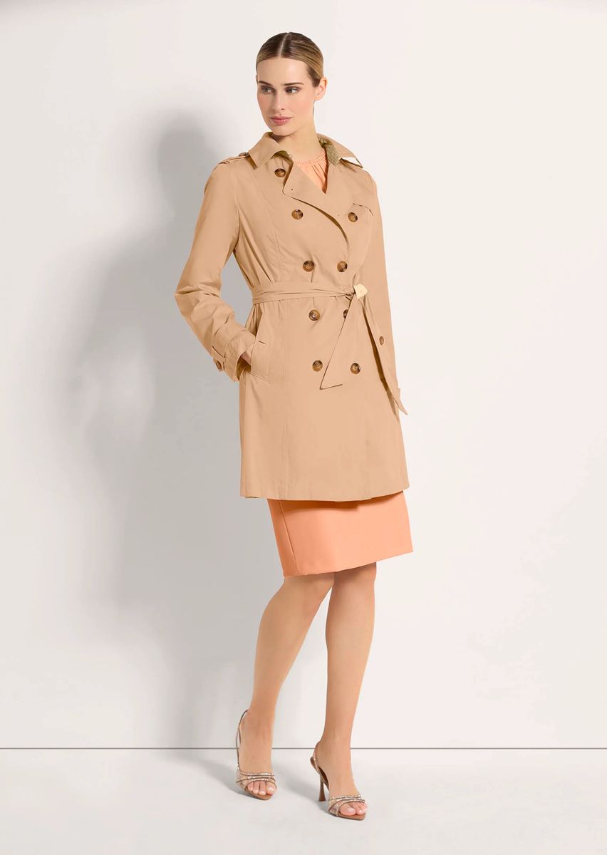 Klassischer zweireihiger kurzer Trenchcoat