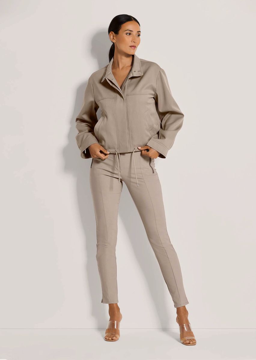 Sportive Kurzjacke mit Tunnelzug