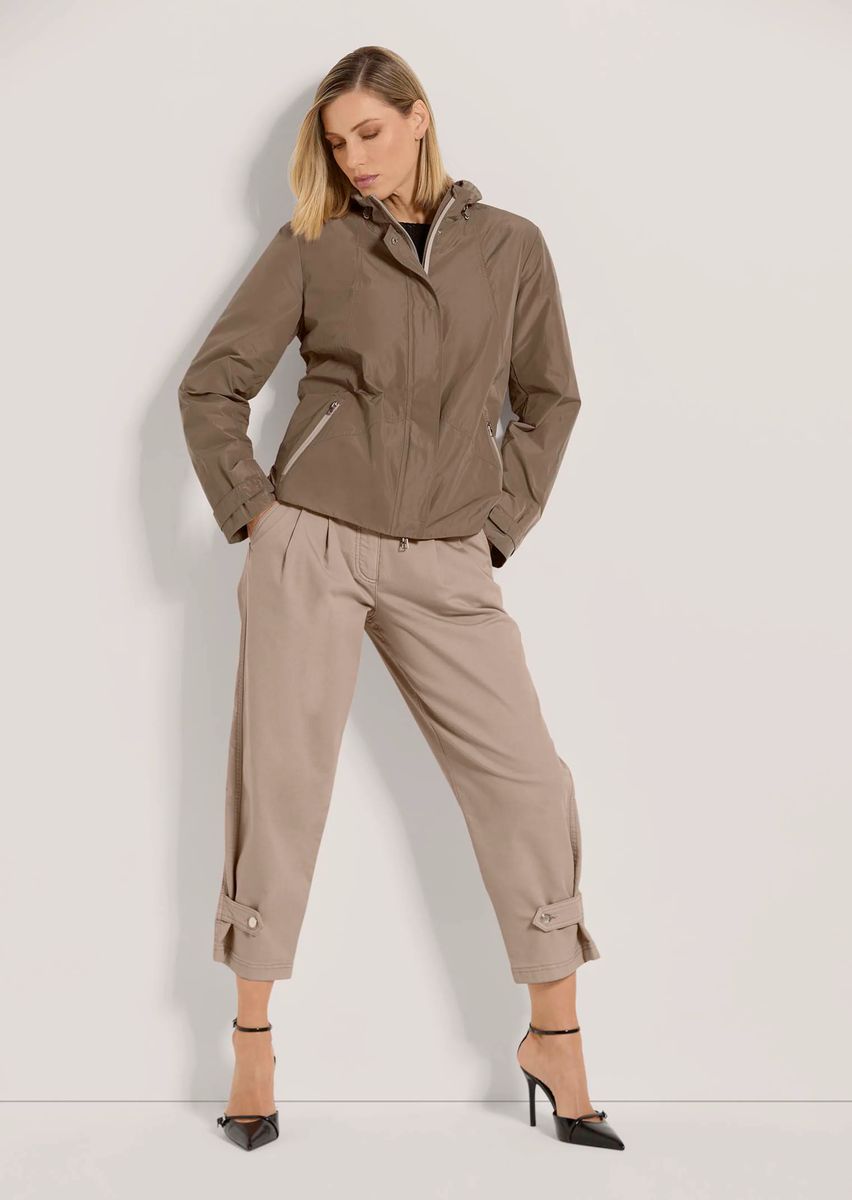 Leichte Übergangsjacke mit Stehkragen
