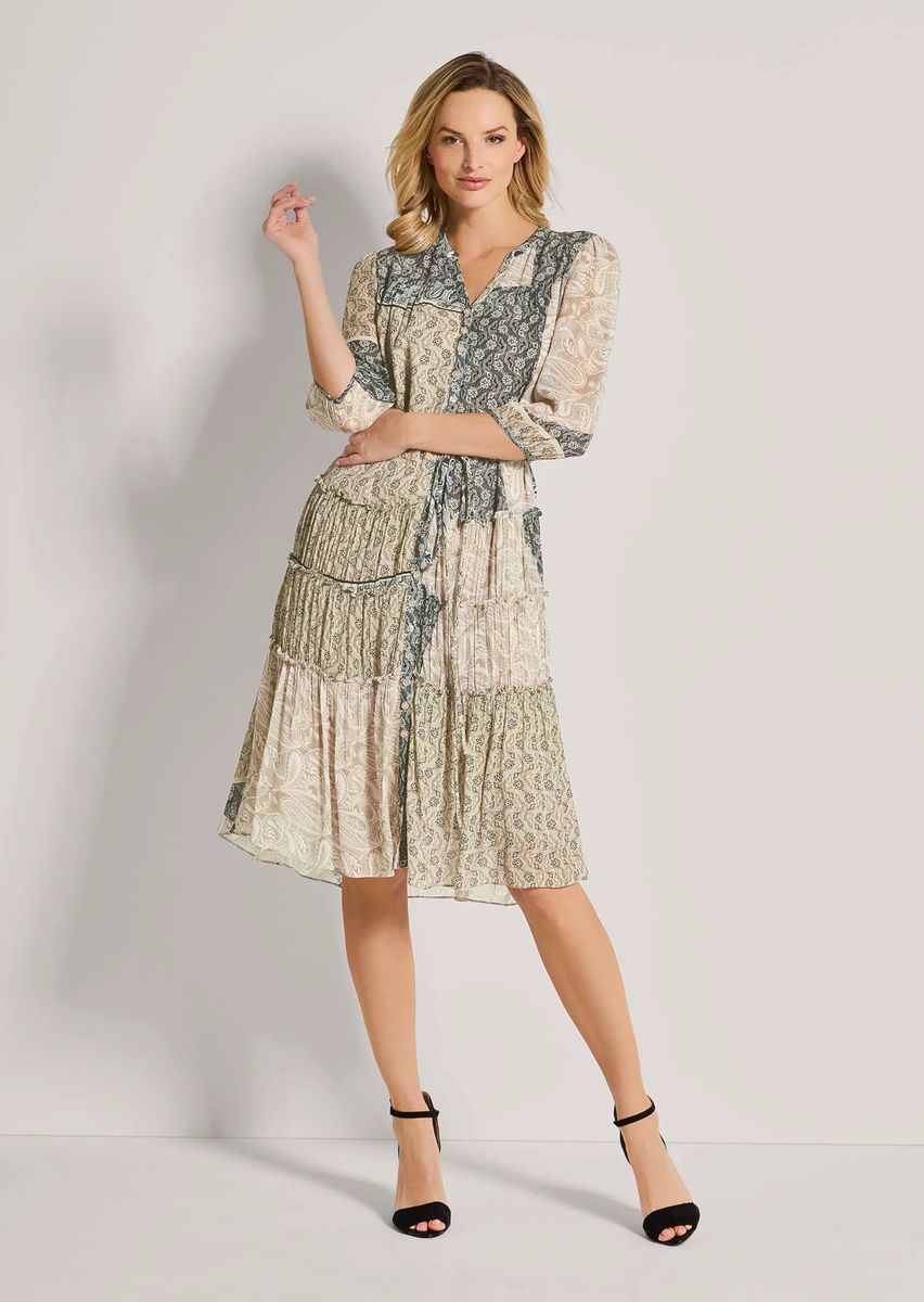 Kragenloses Stufenkleid mit Patchwork-Muster