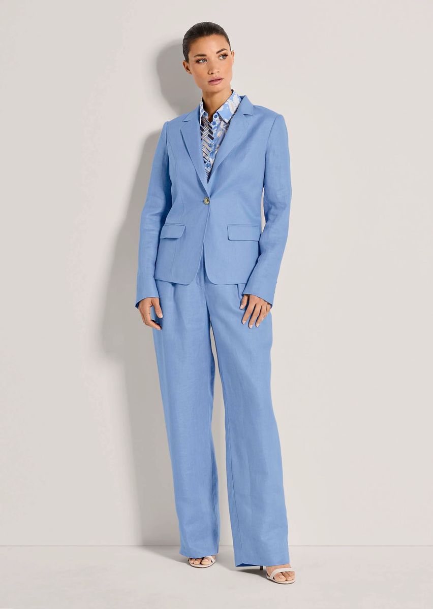 Feminin taillierter Leinenblazer für Sommer