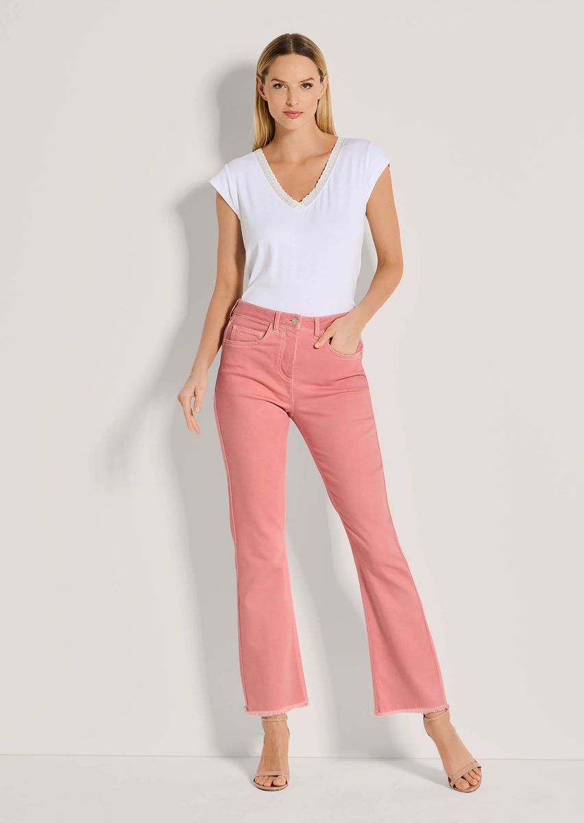 Leicht ausgestellte Denim-Jeans