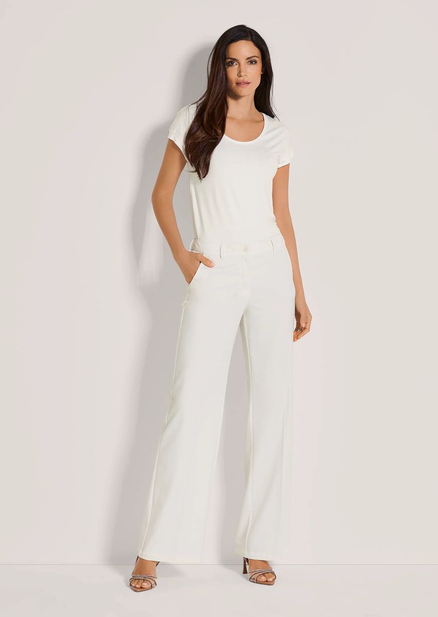 Elegante weite Stoffhose mit Bügelfalten