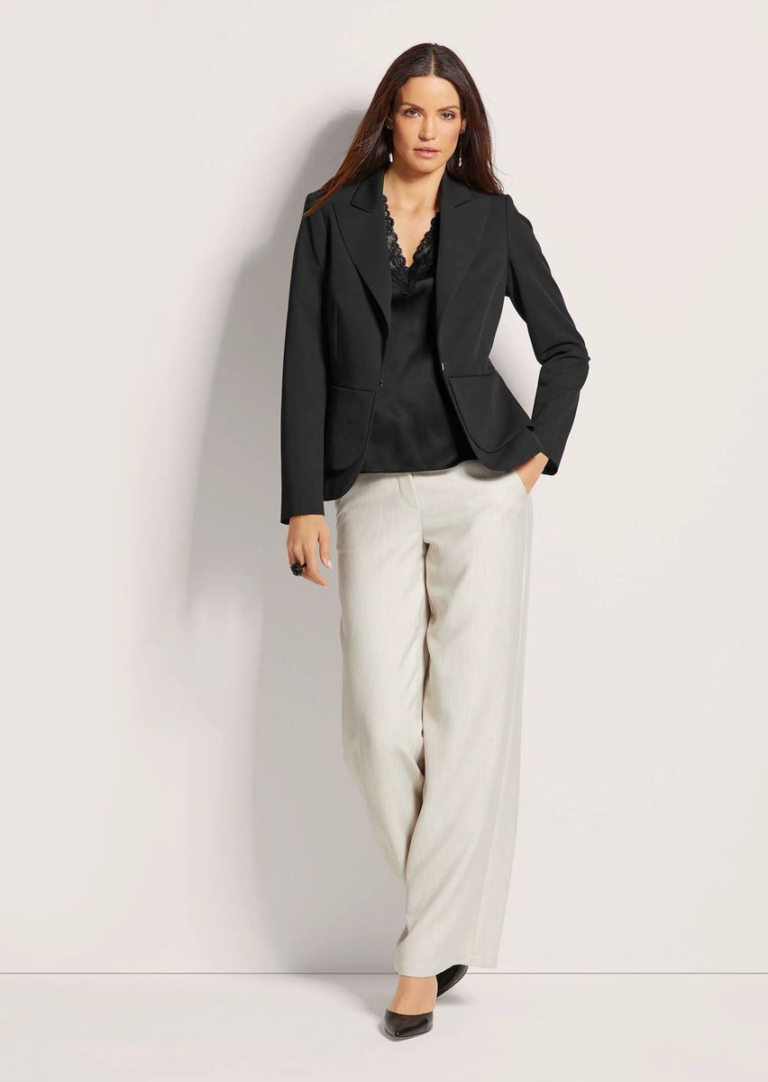 Kurzer taillierter Schößchen-Blazer