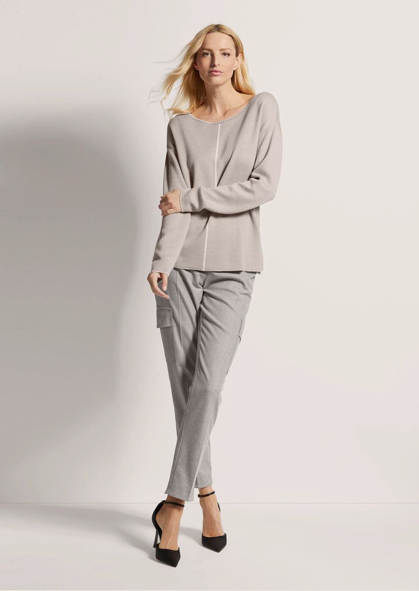 Minimalistischer Pullover mit Kontrast-Akzenten