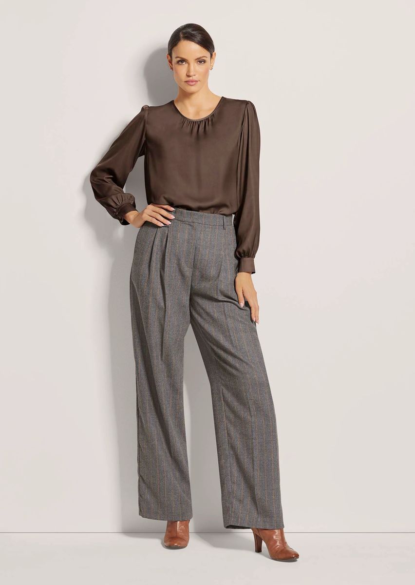 Weite Bundfaltenhose mit Nadelstreifen