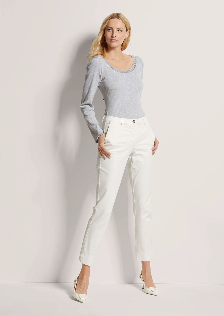 Elegante Chino mit Bügelfalte